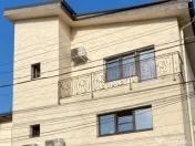 Vitan casa spatioasa,compusa din 6 camere 