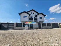 Casa de tip Duplex cu 370 mp de teren situat la Str Margele
