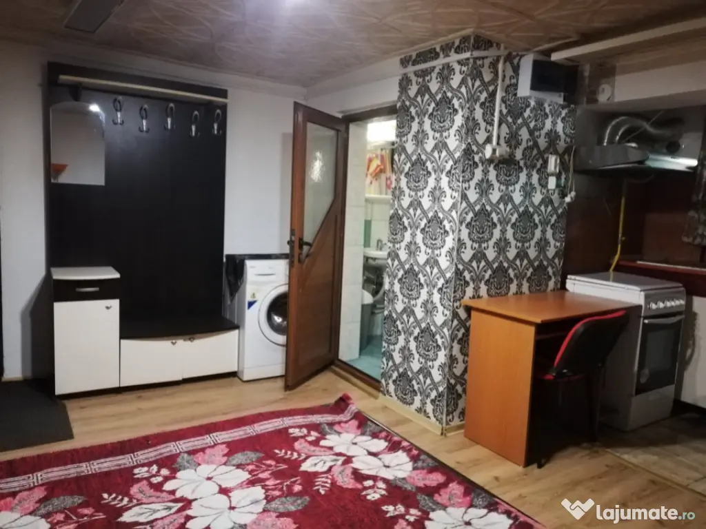 Locatie de 25 mp la km 0 ,visavis de liceul de arte Octav Ba