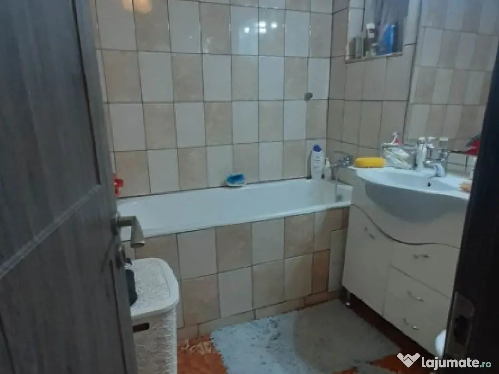 Bdul.Iuliu Maniu,Ap.3 cam,sup.utila 80 mp.