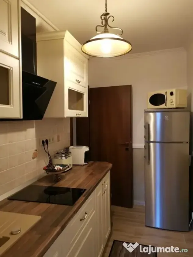Apartament o camera de inchiriat zona Piata 700