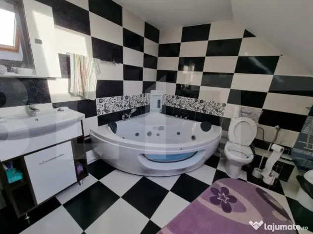 Apartament 4 camere, 93mp, balcon, 2 bai, zona Regal, Baciu