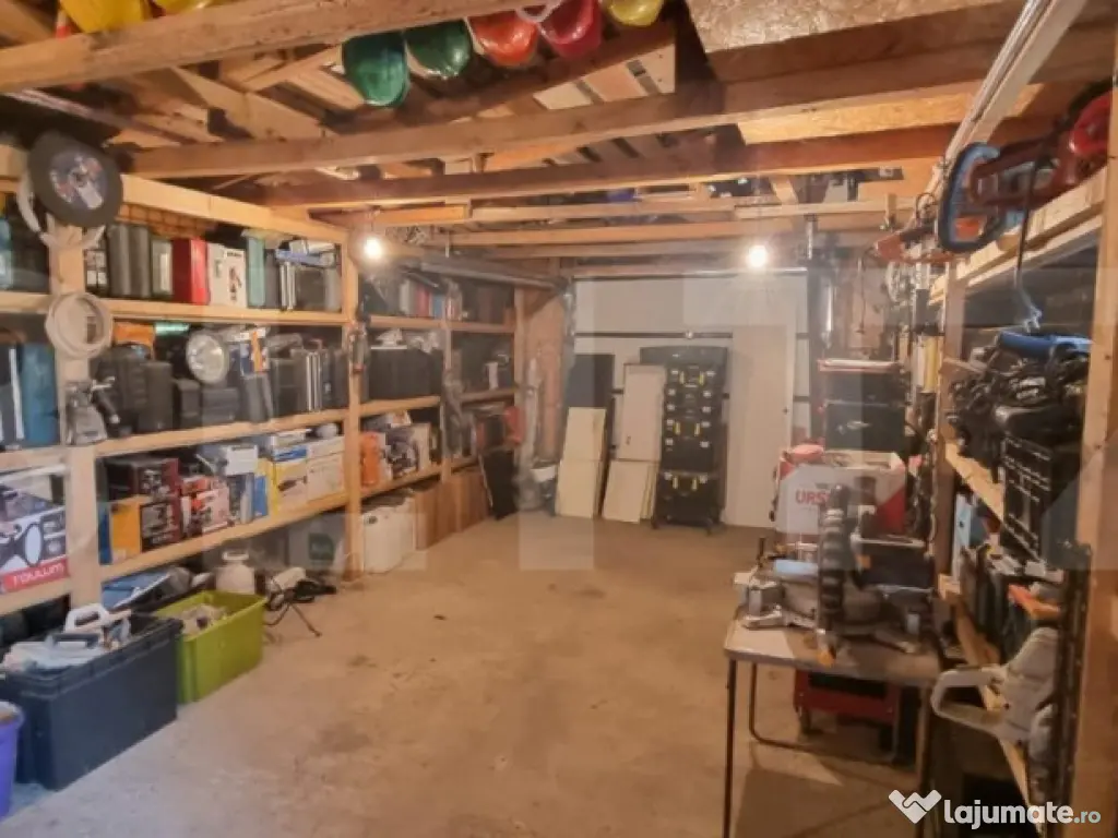 Casa individuala, 4 camere, 200 mp si teren 1800 mp, Magurel