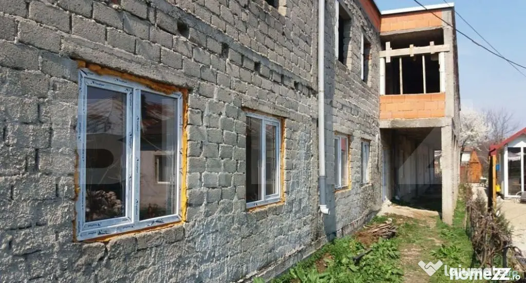 CLADIRE LA ROSU GAESTI, AFACERE