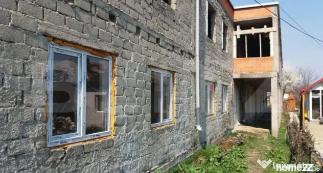 CLADIRE LA ROSU GAESTI, AFACERE