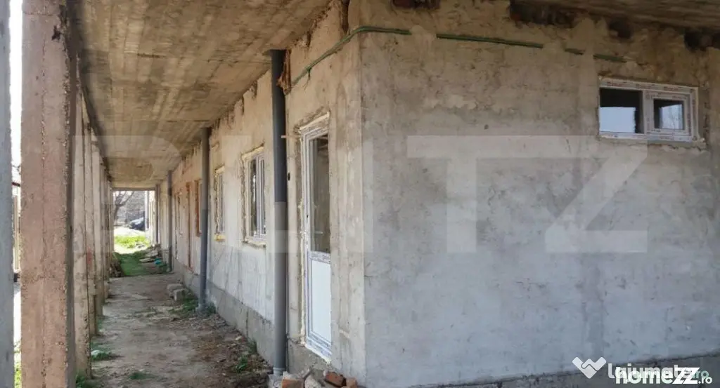 CLADIRE LA ROSU GAESTI, AFACERE