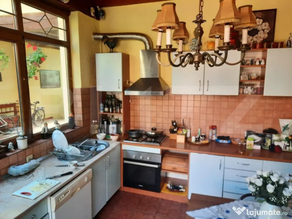 Colt de poveste, 1600 mp, piscina, semineu, centru Giarmata