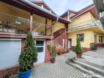 Casă cu 4 dormitoare și 2 spații comerciale, zona Tolstoi