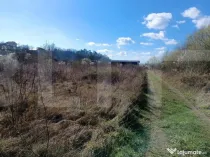 6400mp De teren Zona Foarte Buna.