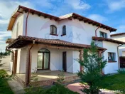 Casă / Vilă cu 4 camere de vânzare 