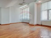 Birou de închiriat în clădire de birouri, Brașov, lâ... 