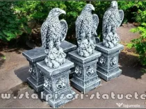 Set 3 statuete vulturi cu socluri, gri antichizat.