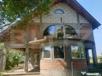 Casa/Vilă, 341 mp construiti, teren 1000 mp, Tărtășești