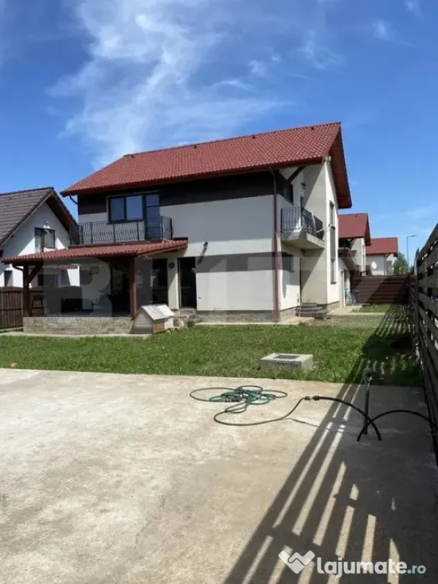 Casa individuala, Izvor