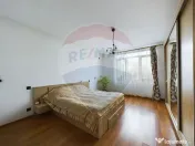 Vila cu 6 camere, teren 1200mp de vanzare- Varasti, la 4 ... 
