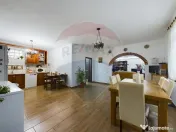 Vila cu 6 camere, teren 1200mp de vanzare- Varasti, la 4 ... 