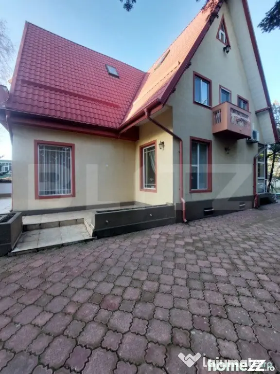Vila, 10 camere, 580 mp, zona Cartier Albert - Ploiesti (Prahova)
