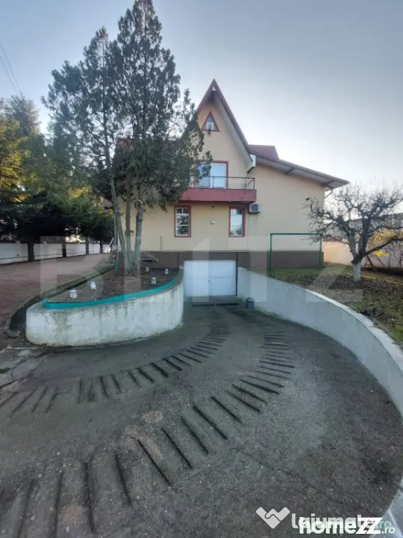 Vila, 10 camere, 580 mp, zona Cartier Albert - Ploiesti (Prahova)