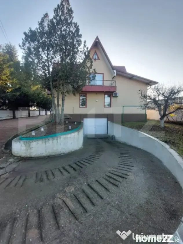 Vila, 10 camere, 580 mp, zona Cartier Albert - Ploiesti (Prahova)