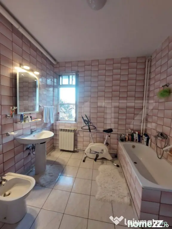 Vila, 10 camere, 580 mp, zona Cartier Albert - Ploiesti (Prahova)