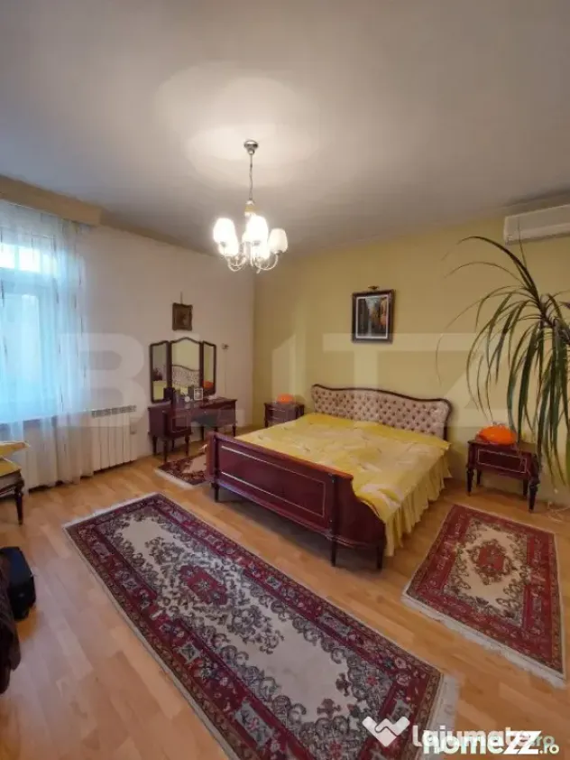 Vila, 10 camere, 580 mp, zona Cartier Albert - Ploiesti (Prahova)