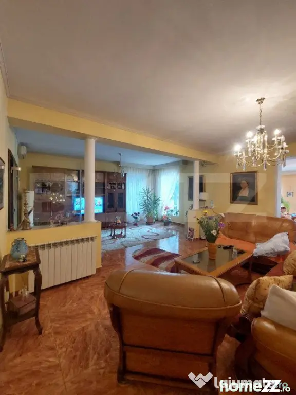Vila, 10 camere, 580 mp, zona Cartier Albert - Ploiesti (Prahova)