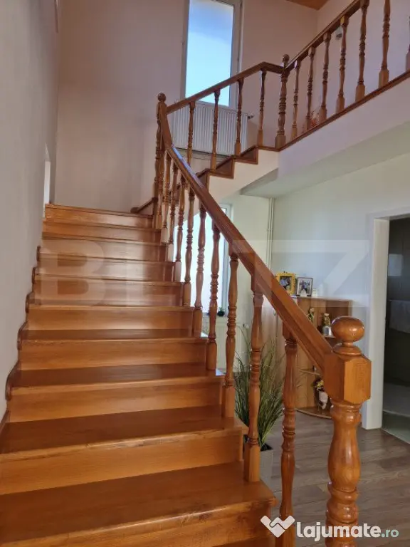 Vila superba de vanzare in zona Livezeni cu priveliste deose