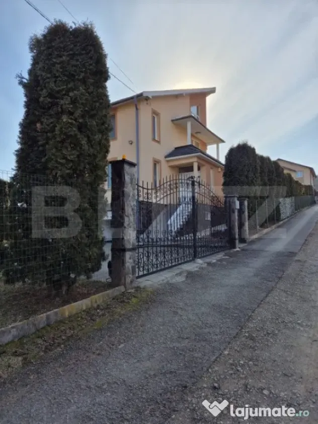 Vila superba de vanzare in zona Livezeni cu priveliste deose