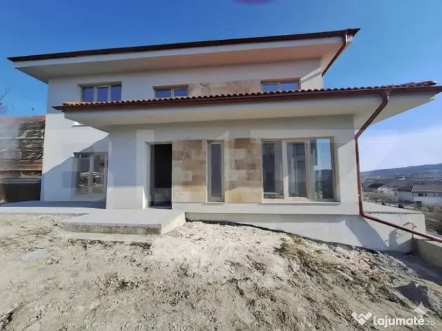 Casă Individuală Premium in Chinteni 214 mp utili, garaj d