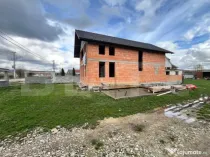 Casa la rosu cu 4 camere, 180 mp, 6 ari de teren, zona Cepar