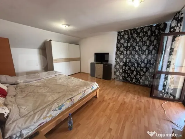 Casa de vanzare cu 5 camere, 200 mp, zona Micro 3