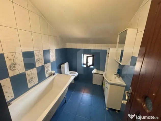 Casa de vanzare cu 5 camere, 200 mp, zona Micro 3