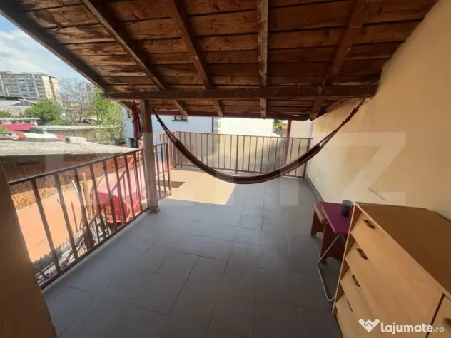 Casa de vanzare cu 5 camere, 200 mp, zona Micro 3