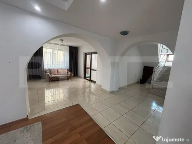 Casa de vanzare cu 5 camere, 200 mp, zona Micro 3