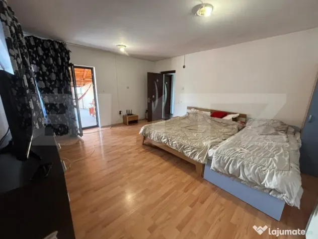 Casa de vanzare cu 5 camere, 200 mp, zona Micro 3