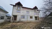 Casă / Vilă cu 12 camere, teren intravilan de 2869mp î... 
