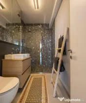 Vedere la mare apartament deosebit mobilat lux chirie termen 