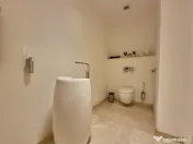 Vila deosebita la un pas de mare mobilata si utilata 