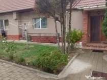 Casa cu doua apartamente si curte zona Turnisor
