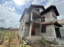 Casă la roșu Filiași, 232 mp, teren generos 1842 mp, inve