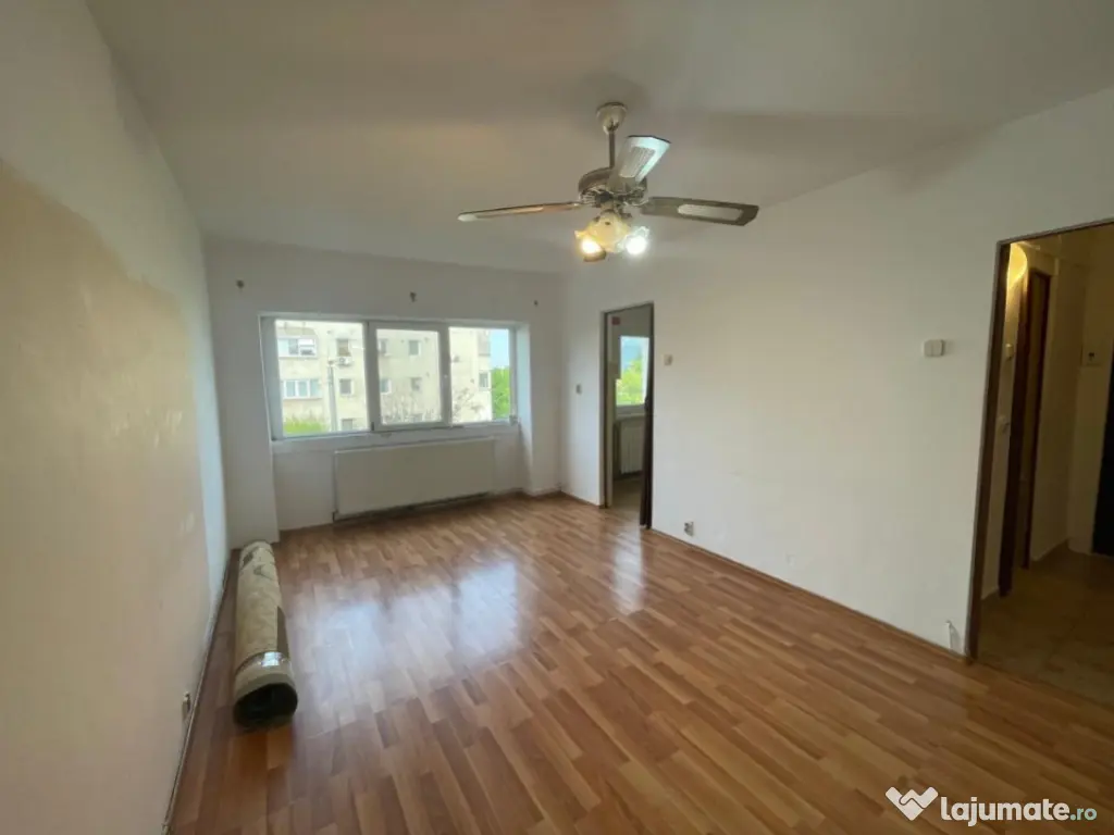 Garsoniera de vanzare, 24 mp, zona Combinat