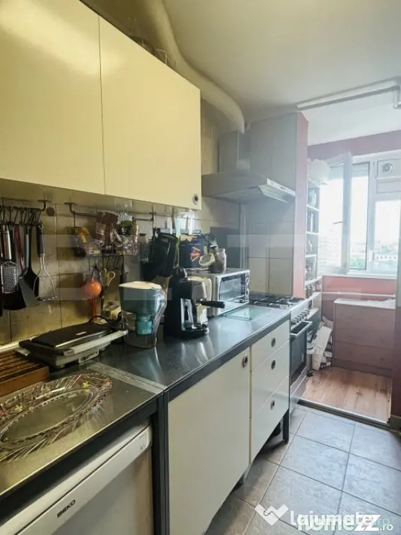 Apartament decomandat cu 3 camere în zona Torontalului