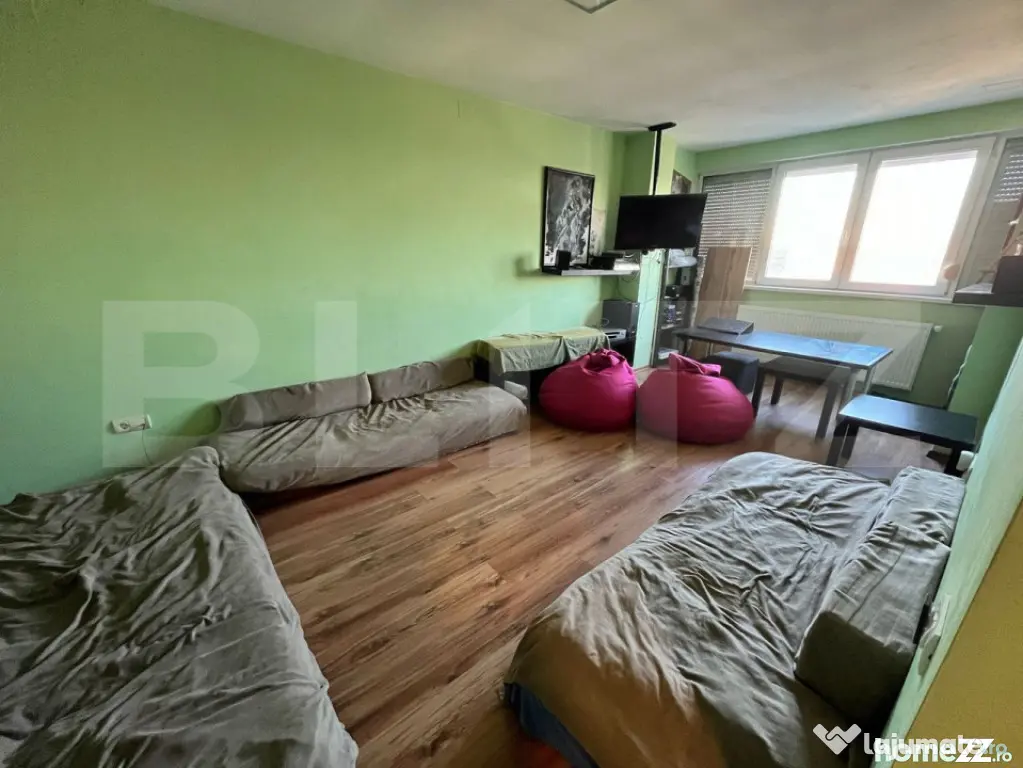Apartament decomandat cu 3 camere în zona Torontalului