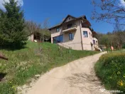 Casa spațioasă cu 6 camere și teren generos, lângă păd 