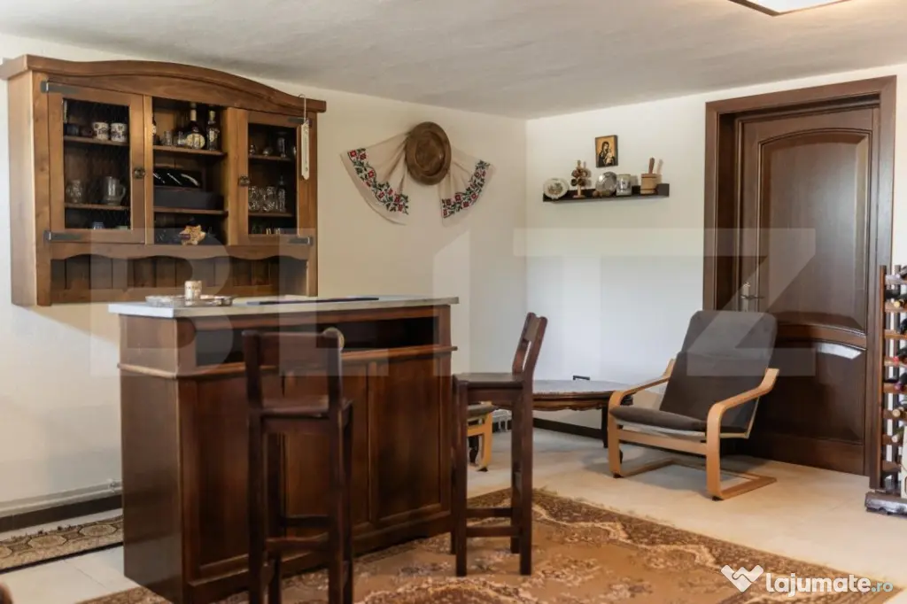 Casă de vanzare, cu 6 camere, 379 mp, zona Oarda de Sus