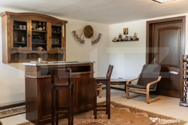 Casă de vanzare, cu 6 camere, 379 mp, zona Oarda de Sus