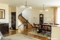 Casă de vanzare, cu 6 camere, 379 mp, zona Oarda de Sus