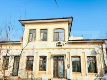 Casa de vanzare, cu 4 camere, 147 mp, zona Pacurari
