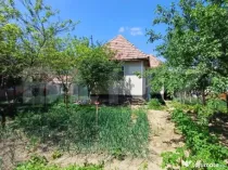 Casa renovabila de vanzare, cu 2 camere, 97 mp, zona Poiana