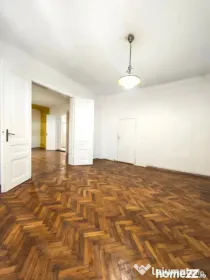 Casa istorica, 2 apartamnte, curte proprie- posibilitati mul